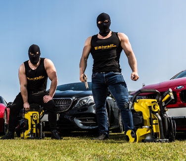 Мийка високого тиску Riwall KOX250M L7 250barEW + піноутворювач + щітка для тротуарної плитки