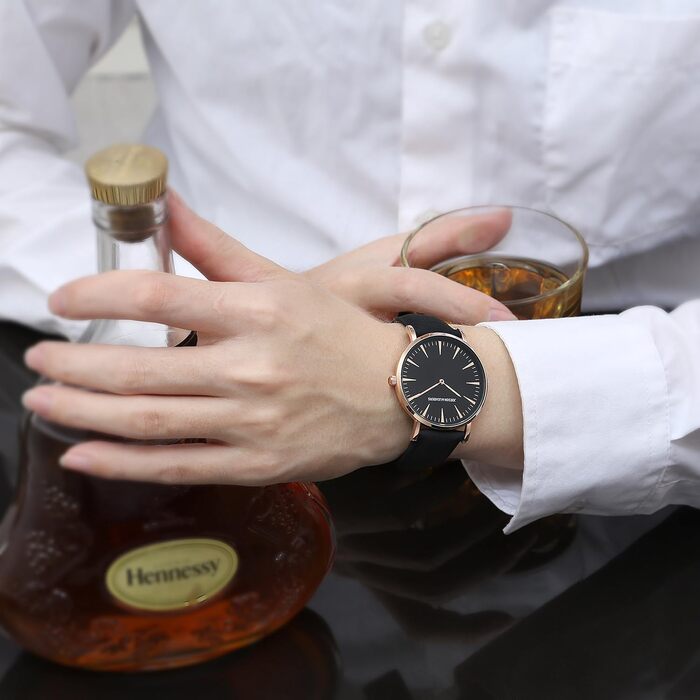 Жіночий годинник на батарейці: аналоговий, чорний корпус рожевого золота