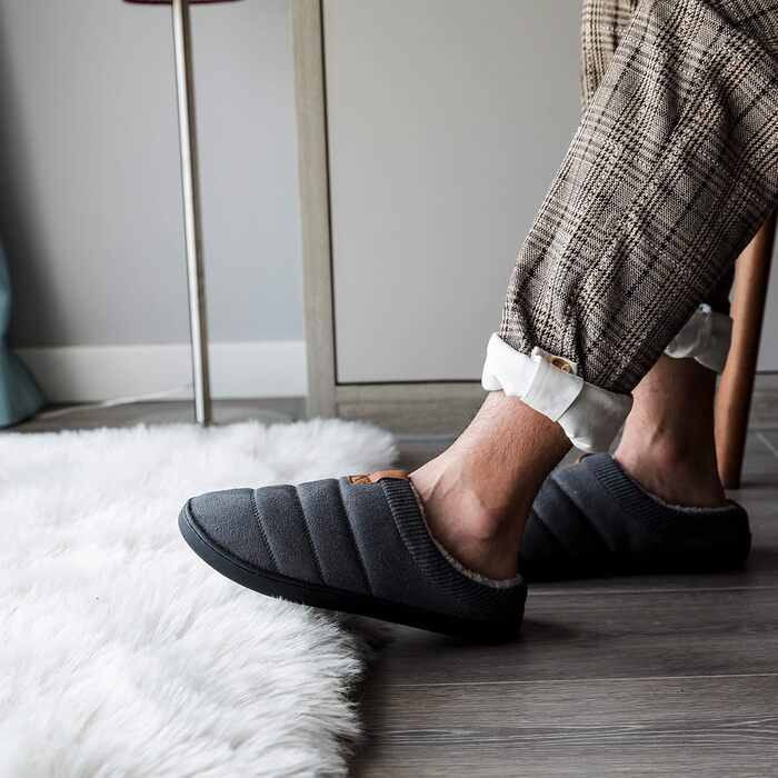 Чоловічі тапочки зимові теплі м'які комфортні з піною Memory Foam, неслизькі для дому та вулиці (43/44 EU, Темно-сірий)
