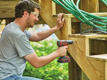 Акумуляторний дриль-шуруповерт Black+Decker BDCDC18K (18V, Li-Ion, LED, планетарне передаточне число, SoftGrip)