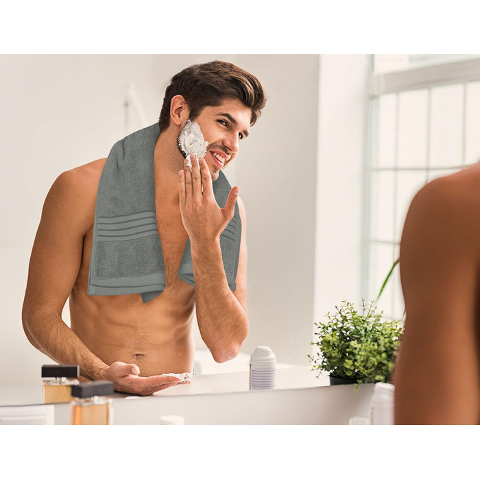 Utopia Towels 4-Piece Luxury Bath Towel Set, (68x137 cm), 100% Ring-Spun Cotton, 600 g/m², Lightweight and Highly Absorbent, Gym, Spa, and Hotel (black)