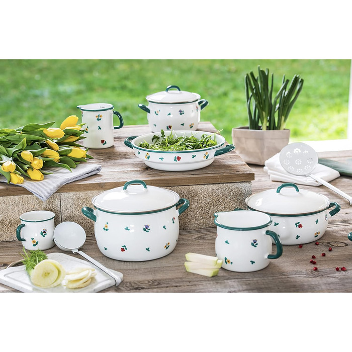 Riess, 0543-049, Kettle Plus, COUNTRY - GMUNDNER STREUBLUMEN, Diameter 18 cm, Height 21.7 cm, Capacity 2 Liters, Enamel, white with scattered flowers, Induction 2 liters scattered flowers