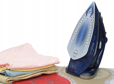 Парова праска Tefal FV6872, потужність 2800 Вт, керамічна підошва, резервуар 270 мл