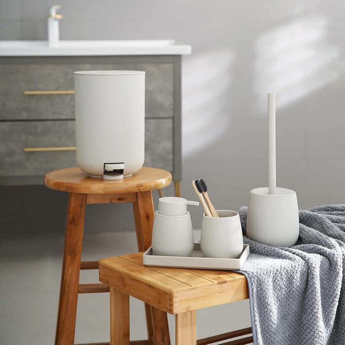 GAHEFY Badset Badezimmer Zubehör Set Beige, Badausstattung Sets Deko, 5-teiliges Bad Set - Seifenspender, Zahnbürstenhalter, Schminktablett, Klobürste und Mülleimer Set für Bad (Beige)
