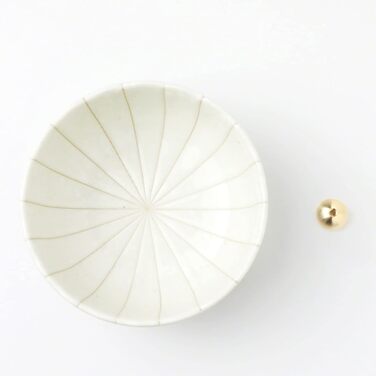 Asayu Japan Incense Holder - White Lotus - For 10cm Incense Sticks, Made in Japan, Traditional Ceramic Ash Catcher, Includes Detachable Brass Stand - For Yoga, Meditation, and Relaxation