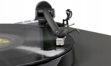 Вініловий програвач Rega Planar 1 Plus, білий