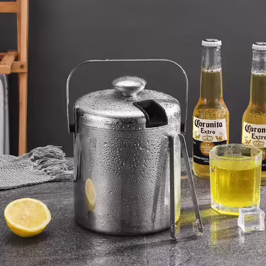 Stainless steel ice container with lid including tongs and strainer. Made from food-grade 304 stainless steel, double-walled insulated ice cube container with carrying handle for optimally cooled ice cubes (1.3L)