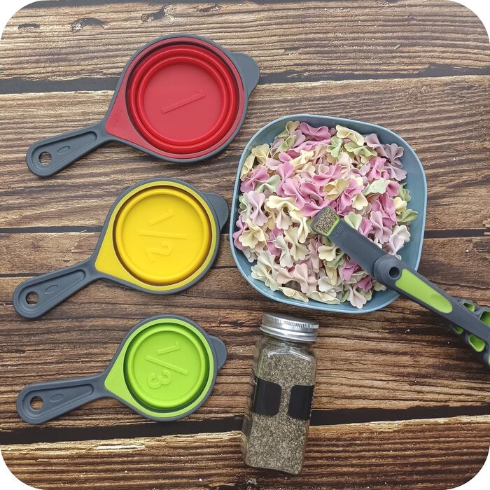Collapsible Measuring Cup and Spoon Set, 16-Piece Portable Silicone Measuring Cup and Spoon, Food-Grade Silicone Measuring Tool Set, Yellow-Green Color (Random Rainbow)