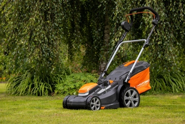Акумуляторна газонокосарка Yard Force 44 см