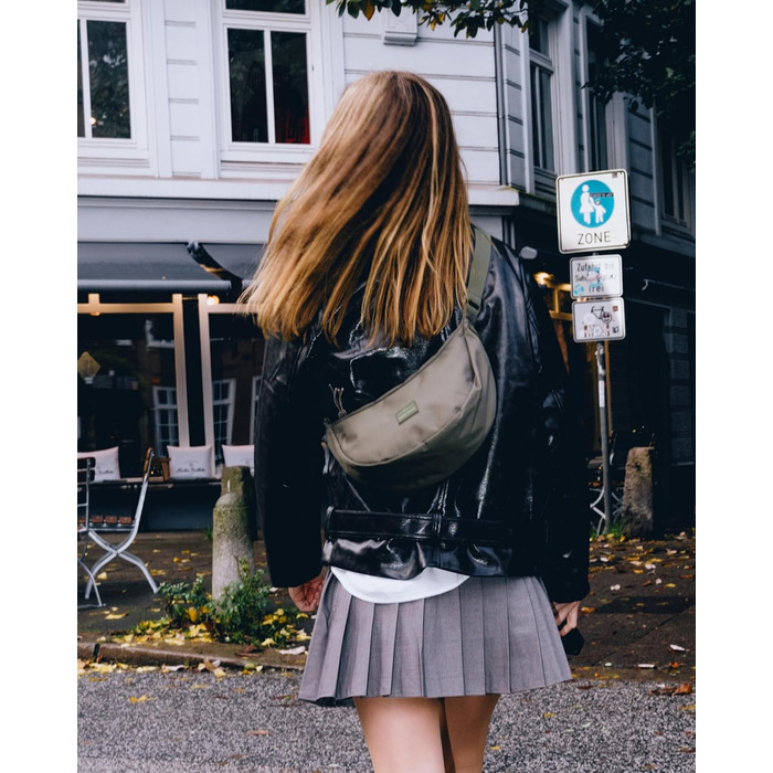 Сумка через плече Johnny Urban Ally Medium Desert Grey (3.3 л) - Унісекс, Місячна форма, Водовідштовхувальна