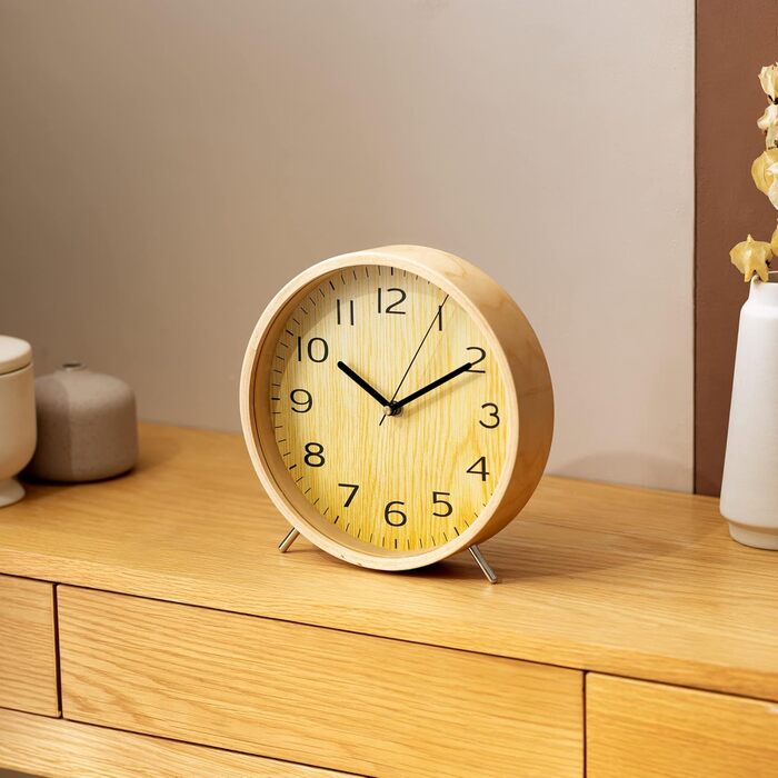 Navaris Analog Wood Table Clock Round - 21.1 x 21.8 x 4.8cm - Analog Decorative Table Clock Without Ticking with Wooden Dial - Quiet Pointer Wooden Clock Light Brown