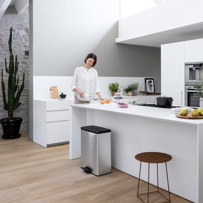 Сміттєвий кошик Curver Deco Bin, пластиковий, 65 л, сріблястий