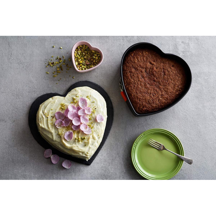 Форма-серце для випічки Le Creuset, антипригарна, 24,8×23,8×6,9 см, сталева, для кислого тіста, антрацит/помаранчева