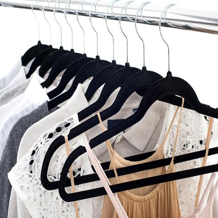Yaheetech 100-Piece Velvet Clothes Hangers Non-Slip Suit Hangers with Non-Slip Surface Wardrobe Hangers Black