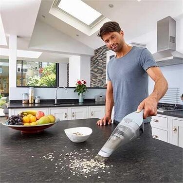 Акумуляторний пилосос ручний BLACK+DECKER Dustbuster 7.2V NVC215W блакитний: безмішковий, бездротовий, з насадкою та зарядним пристроєм