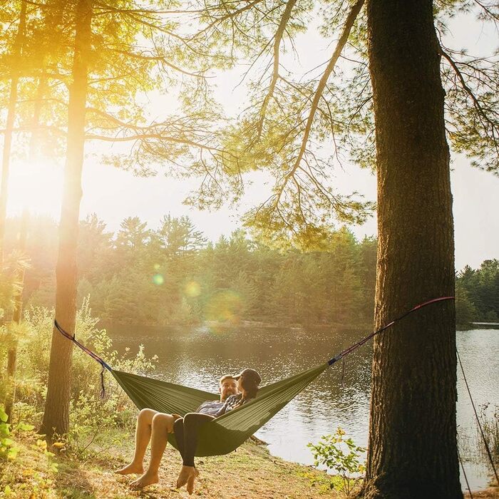 Легка туристична гамак для кемпінгу та відпочинку на природі | Міцна, з карабінами та ременями, 275x140 см, 300 кг, нейлон, для відпочинку вдома та на вулиці, армійний зелений/камелеон