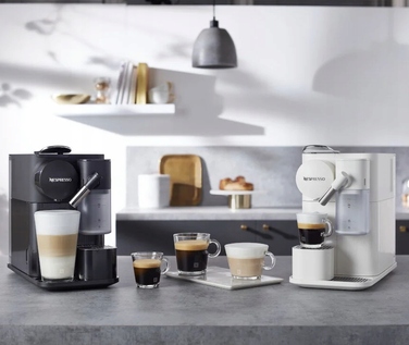Капсульна кавомашина з капучинатором De'Longhi Lattissima One, 19 бар, чорна