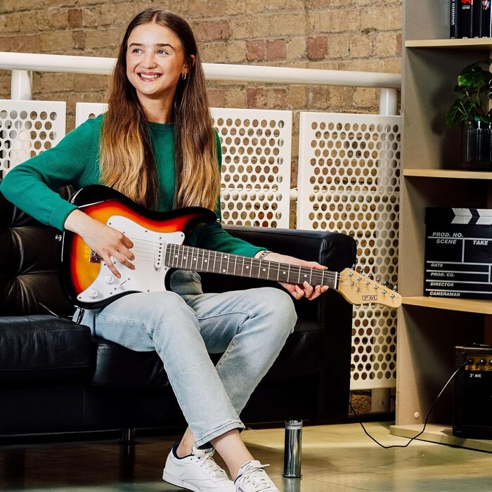 Електрогітара 3/4 розміру 3rd Avenue XF Ultimate Kit з підсилювачем 10W, тюнером, кабелем, стійкою, чохлом, ременем, запасними струнами, медіаторами та каподастром - початковий набір