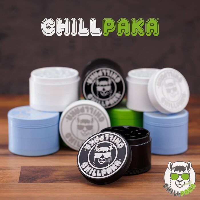 CHILLPAKA® Преміум керамічна млинка-гріндер 55 мм, чорна, для трав з антипригарним покриттям, з пилкоскребком і щіточкою