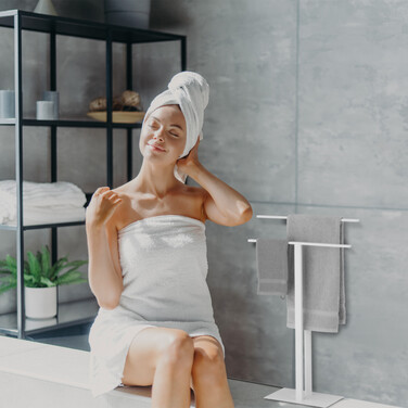 Біла вішалка для рушників Relaxdays T-Design
