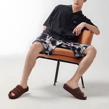 Чоловічі домашні тапочки KuaiLu, стильні, з м'якою устілкою з піною пам'яті, з цупкою гумовою підошвою, для дому та вулиці (темно-коричневі, 43 EU)