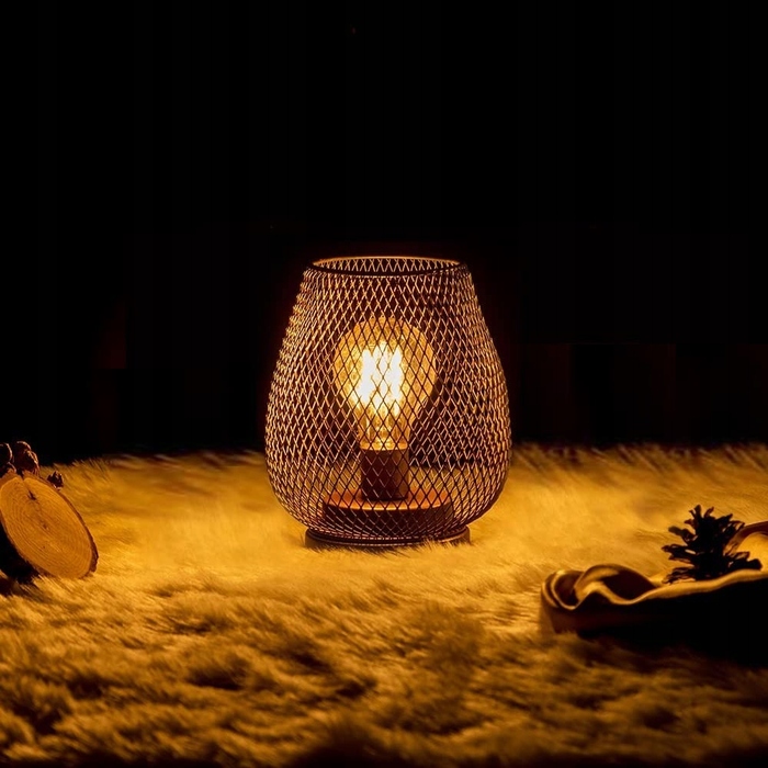 Світлодіодний нічник у ретро-стилі: металевий ліхтар на батарейках