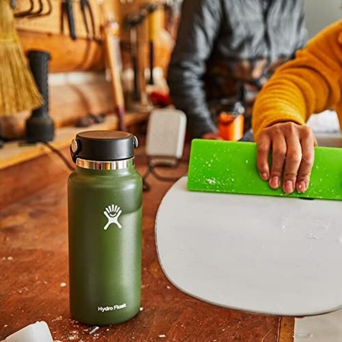 HYDRO FLASK - 1180ml (40oz) Water Bottle - Insulated Stainless Steel Water Bottle - Sports Bottle with Leakproof Flex Cap Lid & Strap - Dishwasher Safe Thermos Bottle - Wide Mouth Opening - (Flex Cap, Berry)