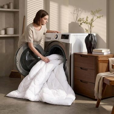 Всесезонна ковдра CozyLux 200x200 см, біла, для 4 сезонів