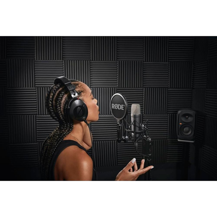 Мікрофон RØDE NT1 Signature Series: конденсаторний, з поп-фільтром, XLR-кабель для запису вокалу, музики, стрімінгу та подкастингу, чорний