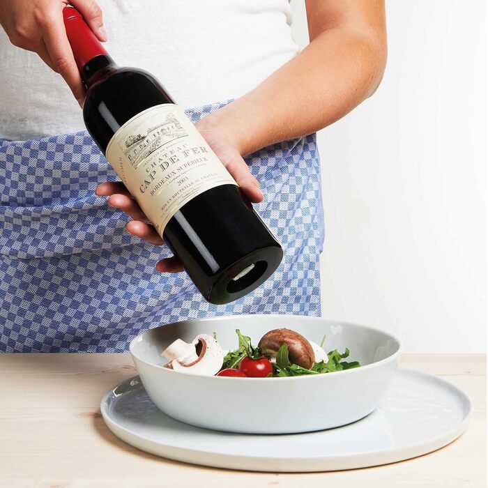 BUTLERS Pepper Grinder Wine Bottle Shape – WINE – Wooden pepper grinder with stainless steel grinding mechanism | Spice grinder, salt grinder, pepper shaker in a red wine bottle design
