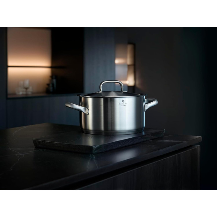 Каструля WMF Gourmet Plus 16 см з нержавіючої сталі Cromargan з кришкою, 1.4 л, для індукційних плит, з внутрішньою шкалою