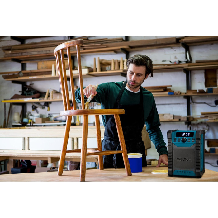 MEDION E66877 DAB+ Радіо для будівельних майданчиків: Bluetooth 5.0, IP44 (вологозахист), LED-ліхтар, акумулятор та мережа, DAB+ радіоприймач