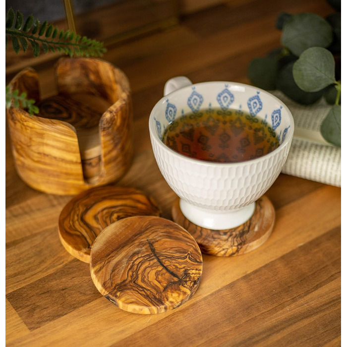 Set of 6 round beer coasters made of olive wood, 8.5 cm in diameter, including storage box. Suitable for glasses, mugs, cups, and vases.