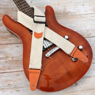 Гітарний ремінь Nefelibata: м'який, з кашеміру, повноекошкіряний. Для бас-, електро- та акустичної гітари. З кнопкою, замками та медіатором. Кремовий та білий твід