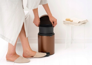 Сміттєвий кошик з педаллю BRABANTIA NewIcon, 5 л, Warm Bronze