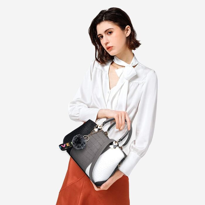 Сумка жіноча NICOLE & DORIS 2025 шкіряна чорна з помпоном та знімним ремінцем через плече