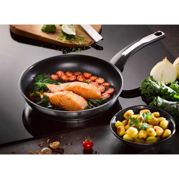 Набір сковорідок Tefal Emotion, титанове покриття, сріблясті, 3 предмети
