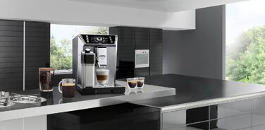 De'Longhi PrimaDonna Class ECAM 550.85.MS fully automatic coffee machine with LatteCrema milk system, cappuccino and espresso at the touch of a button, 3.5 inch TFT color display and app control, silver