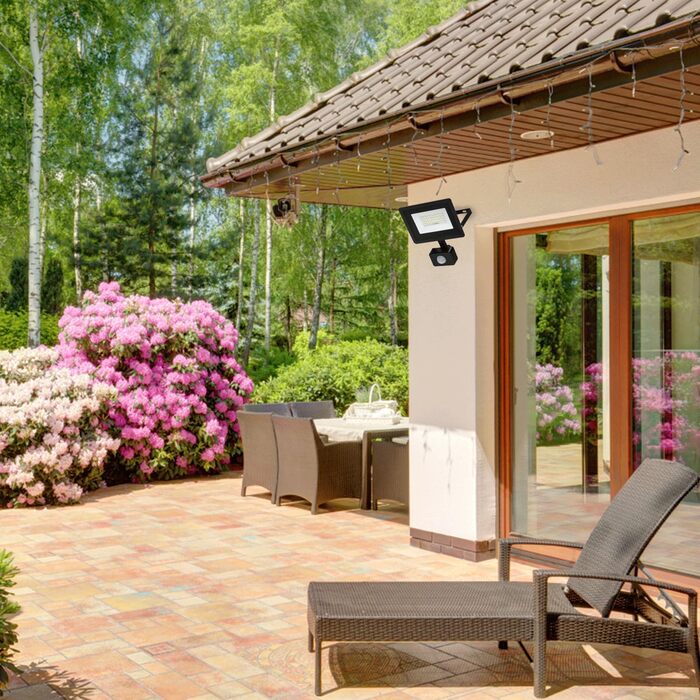 Aigostar 20W LED Floodlight with Motion Sensor Outdoor, 1650LM 6500K Cool White Outdoor Floodlight, IP65 Waterproof Spotlight, Outdoor Light for Garden, Courtyards, Garage, Hotel, 2PC