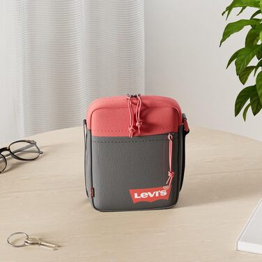 Жіноча міні-сумка крос-боді Levi's Mini Crossbody Solid (Red Batwing) червоного кольору