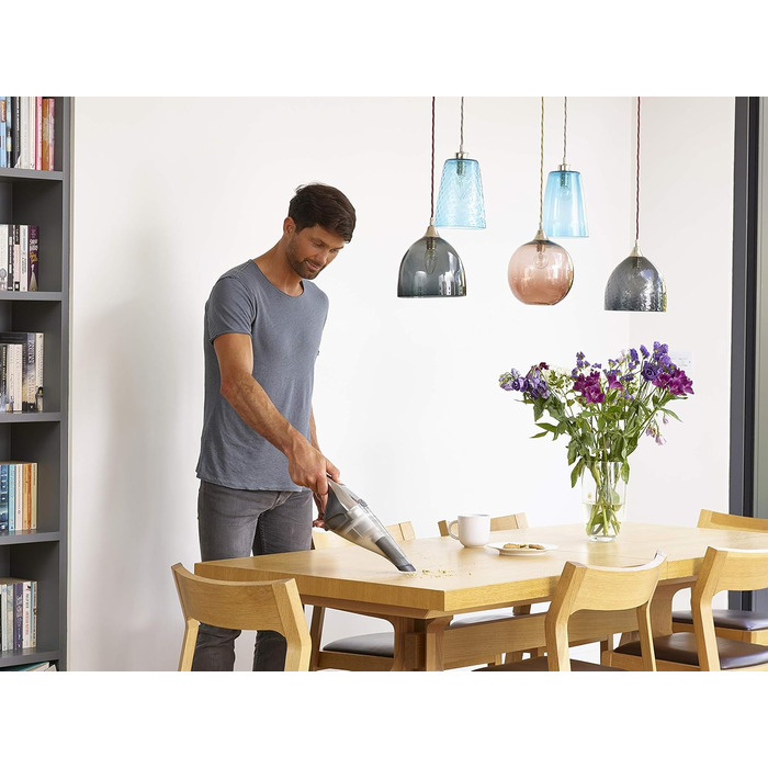 Акумуляторний пилосос ручний BLACK+DECKER Dustbuster NVC220WBC 7.2V (1.5Ah), сірий металік, 385 мл, без мішка, з насадкою для щілин та док-станцією