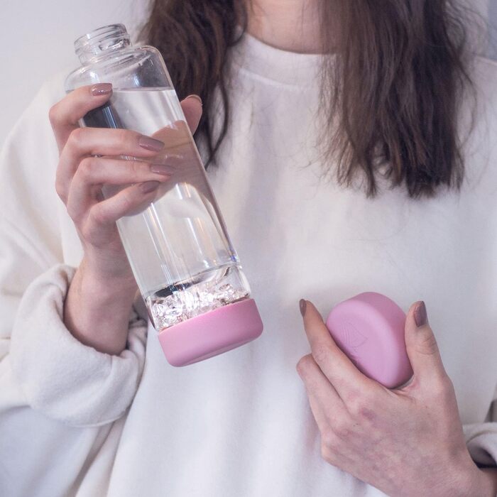 VitaJuwel inu! CRYSTAL blossom rose | The water bottle with quartz crystal for individualists
