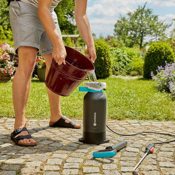 Обприскувач садовий Gardena Comfort 5 л з насосом, наплічним ременем, запобіжним клапаном і фіксацією ручки для рослин
