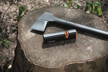 Точилка для ножів Fiskars Xsharp, керамічний точильний елемент, корпус з скловолокна, чорний/помаранчевий