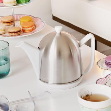 Bredemeijer small white ceramic teapot, 1.0 liter with stainless steel lid