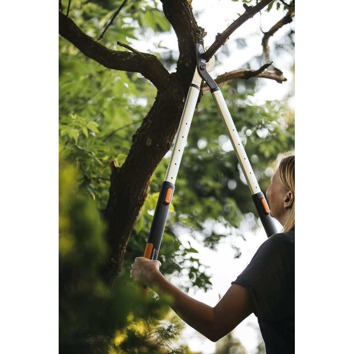 Секатор телескопічний Fiskars SmartFit L86 для свіжої деревини, антипригарне покриття, загартована сталь, довжина ручки 66-90 см, чорний/помаранчевий, 1013564