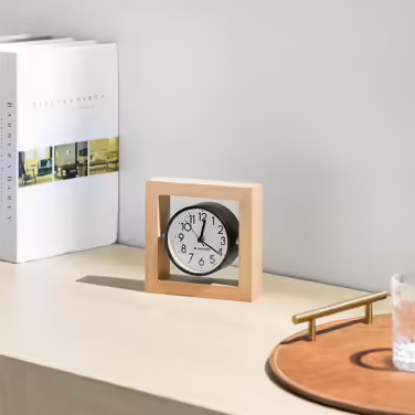 Navaris Analog Wooden Table Clock Square Design - 13.2 x 13.2 x 4.3cm - Analog Clock Without Ticking White Dial - Vintage Pointer Wooden Clock Light Brown