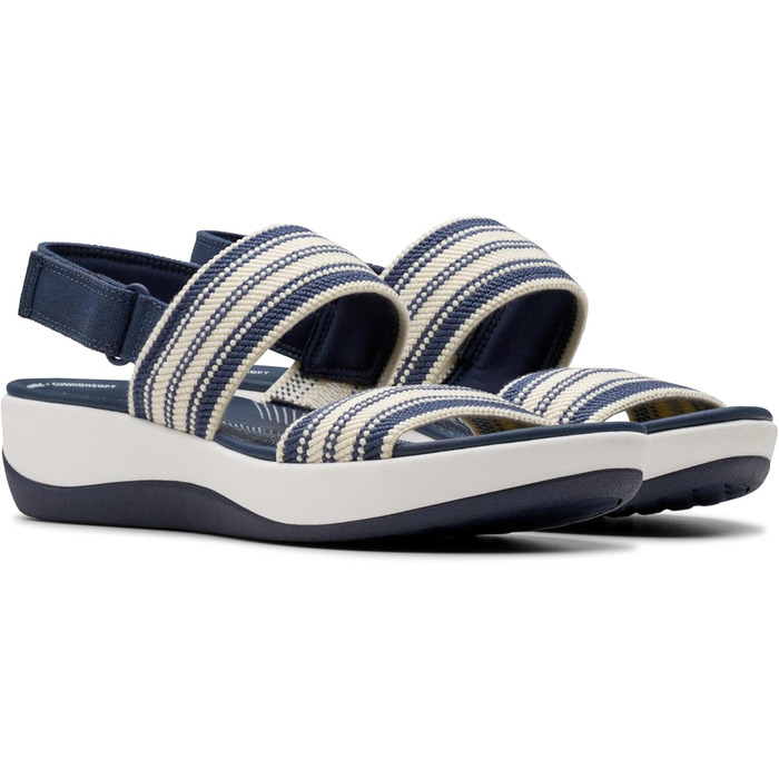 Сандалі Clarks Arla Stroll для дівчаток (36.5 EU, широка колодка, темно-синій з малюнком)