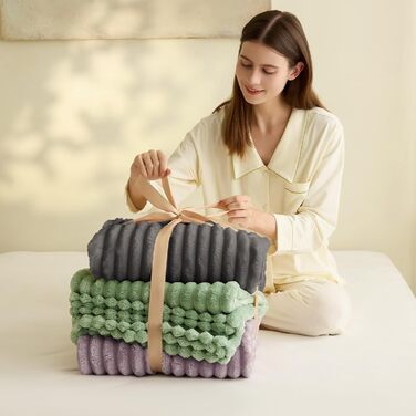 Плед WAVVE: м'який флісовий плед для дивану, софи, кімнати. 150 x 200 см, сірий