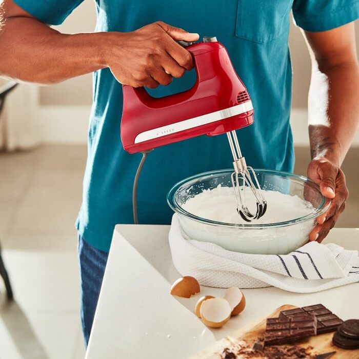 Ручний міксер KitchenAid 5KHM6118BER, 6 швидкостей, червоний